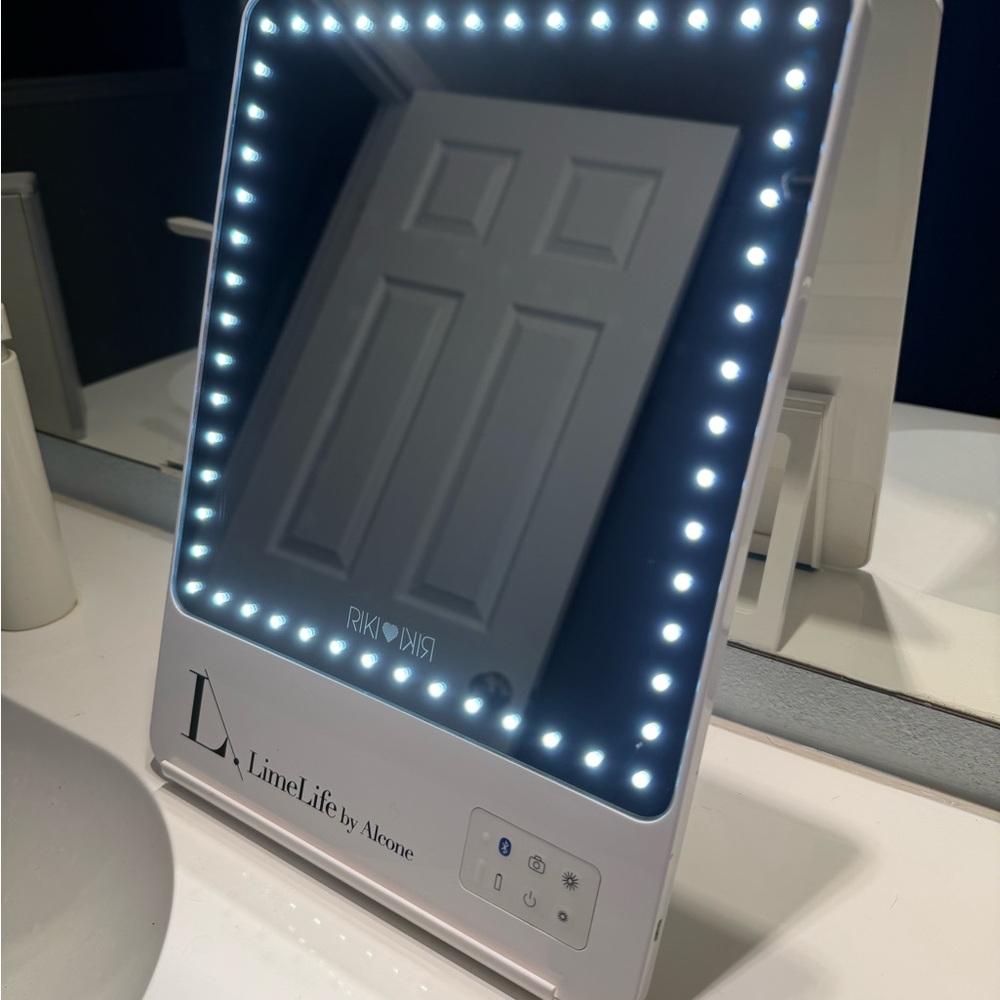 Riki Bluetooth Smart Mirror - Picture 3 of 5